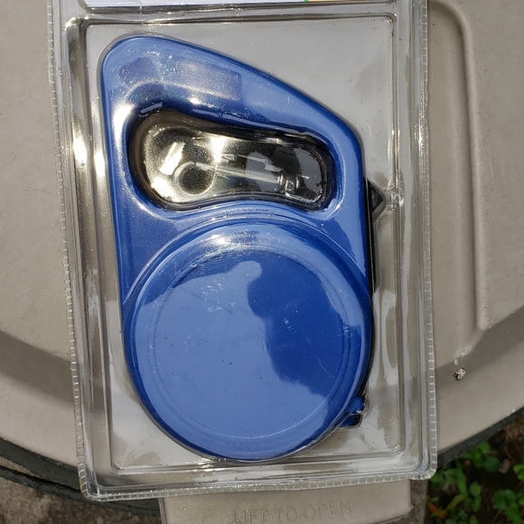 Retractable Leash - Picture 2 of 2